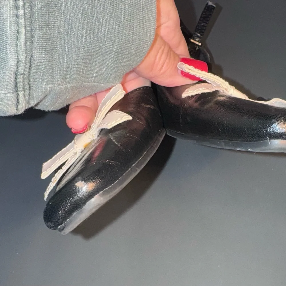 Aerosoles Elegant Black Little Heels with Cream Bow, Size 8 - Picture 13 of 16